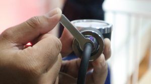 Cek bagian bawah tensimeter