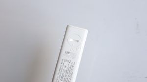 Bagian membuka baterai termometer digital