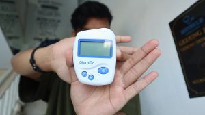 alat cek gula darah gluco dr